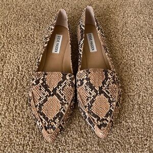 NWOT Steve Madden Women's Snakeskin Flats - Brown